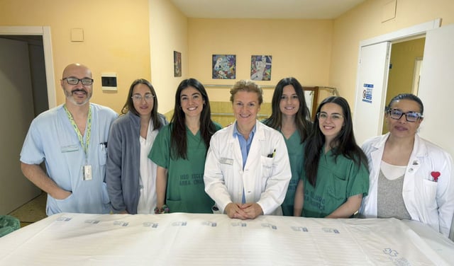 Parte del equipo de matronas del CHUO con la directora y la subdirectora de enfermería.