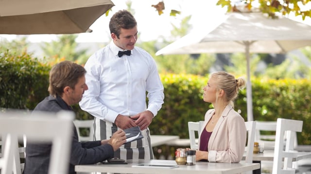 Erste deutsche Restaurant widersetzen sich dem Trend und bieten keine Reservierungen mehr an.