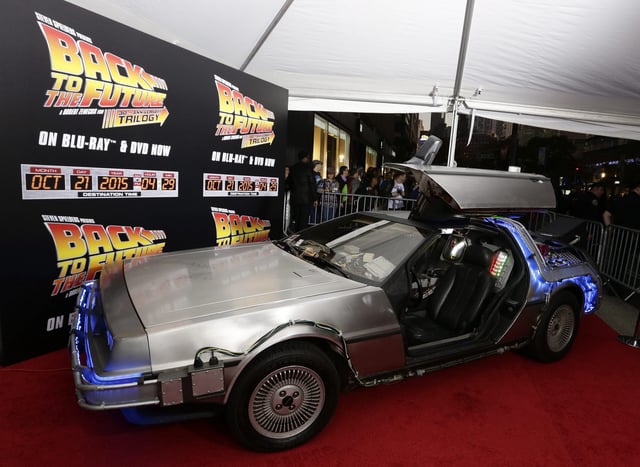 Die Nachbildung eines DeLorean. Das Musical „Zurück in die Zukunft“ kommt nach Hamburg.