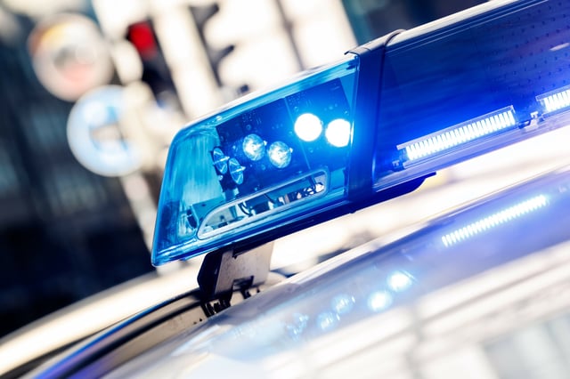 Ein betrunkener 22-Jähriger war mit geklautem Blaulicht unterwegs. (Symbolbild)
