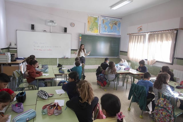 Alumnos de un colegio de Algemesí, en una imagen de archivo.