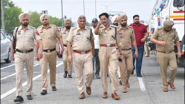 Police personnel stepped up vigil in Patiala district to prevent farm protesters from reaching Shambhu police station on the Punjab-Haryana border for a dharna on Tuesday. (HT Photo)