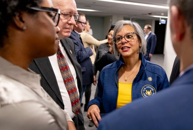 Rep. Robin Kelly, 2nd (right) speaks to Rep. Lauren Underwood, 14th, and Rep. Bill Foster, 11th, on Feb. 17, 2025, at the AIDS Foundation of Chicago as Illinois officials gathered to oppose federal budget cuts to services. (Brian Cassella/Chicago Tribune)