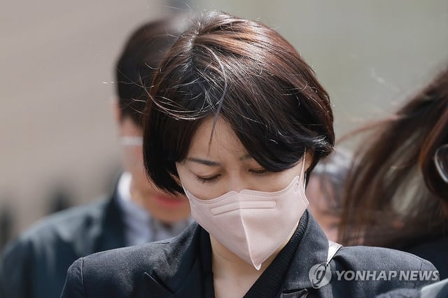 Moon Da-hye, daughter of former President Moon Jae-in, leaves the Seoul Western District Court following her sentencing hearing on charges of driving under the influence and running an illegal Airbnb business, in this file photo from April 17, 2025. (Yonhap)