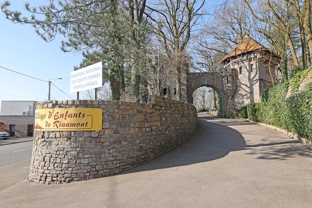 Un l’ancien prieur de Riaumont condamné à deux ans avec sursis mardi 6 mai 2025 pour pédopornographiques, lors du premier procès visant le « village d’enfants » de cette communauté catholique traditionaliste.
