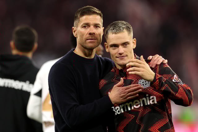 Noch bei Bayer vereint: Leverkusens Trainer Xabi Alonso (l.) und Florian Wirtz