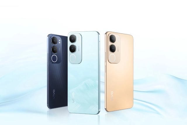 Feature phone shipments declined 37 percent YoY in Q1 2025