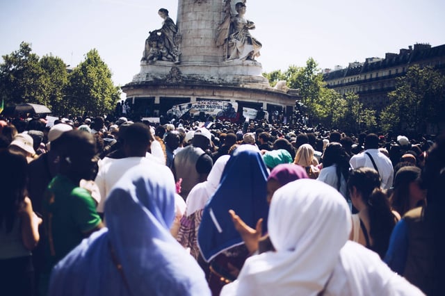 Rassemblement place de la République à Paris, en hommage à Aboubakar Cissé, le 1er mai 2025.