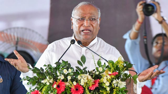 Congress president Mallikarjun Kharge addresses the gathering during the 'Samvidhan Bachao' (Save Constitution) rally, in Ranchi.