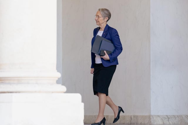 la ministre de l’éducation nationale Élisabeth Borne (ici en avril dernier) a fixé mardi 6 mai 2025 un objectif de 50 % de filles dans la spécialité mathématiques en terminale en 2030