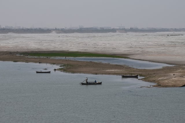 La rivière asséchée de l’Indus à Hyderabad auPakistan.