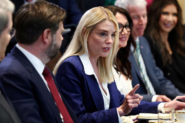 U.S. Attorney General Pam Bondi speaks during a cabinet meeting held by U.S. President Donald Trump at the White House in Washington, D.C., U.S., April 30, 2025. REUTERS/Evelyn Hockstein/File Photo