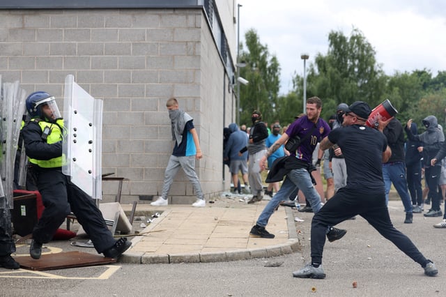 Rioters clash with police officers during an anti-immigration protest, in Rotherham, Britain, August 4, 2024. REUTERS/Hollie Adams/File Photo