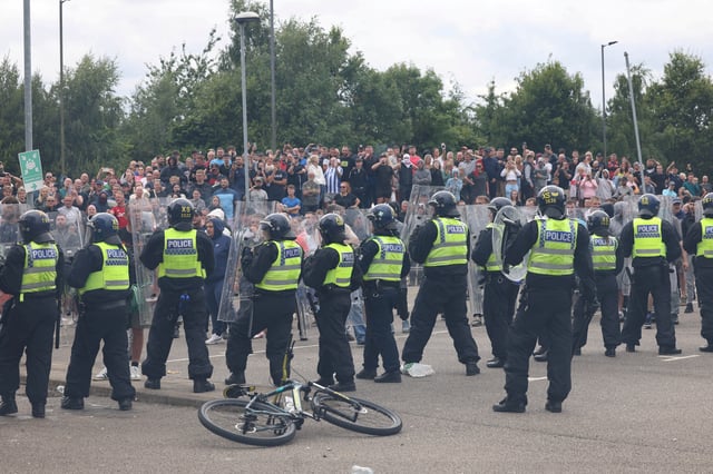 Police officers stand guard during an anti-immigration protest, in Rotherham, Britain, August 4, 2024. REUTERS/Hollie Adams/File Photo