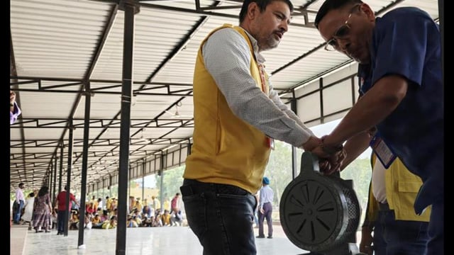 Officials in Lucknow prepare for siren activation and blackout procedures, on Tuesday. (Deepak Gupta/HT Photo)