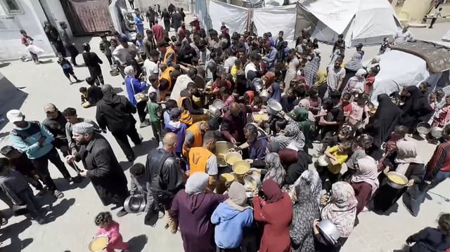 Largas esperas en Gaza para recibir una única ración de comida al día
