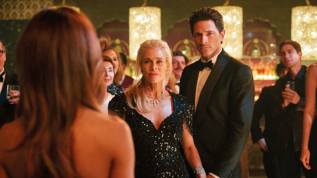 Belén Rueda y Andrés Velencoso, como Nicole y Manuel, en la serie 'Eva&Nicole'.