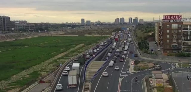 Imagen de la carretera A-3 a la altura de Xirivella durante la mañana de este miércoles