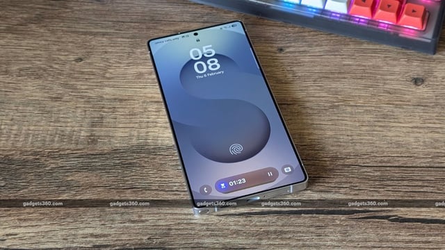 Samsung introduced Now Bar with the Galaxy S25 series running One UI 7 in January