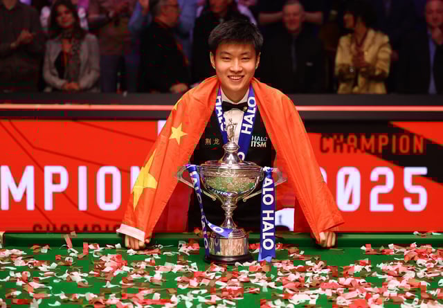 Snooker - World Snooker Championship - The Crucible Theatre, Sheffield, Britain - May 5, 2025 China's Xintong Zhao poses with the trophy after winning his final match against Wales' Mark Williams Action Images via Reuters/Andrew Boyers