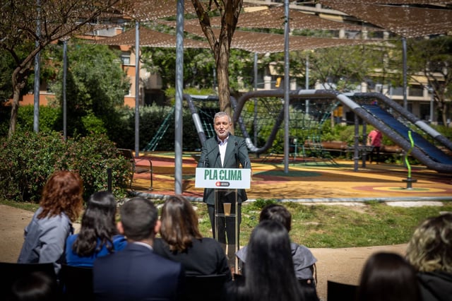El alcalde Jaume Collboni presenta el Programa d'Ombres, estrategia para instalar espacios con sombra en diferentes espacios de la ciudad.