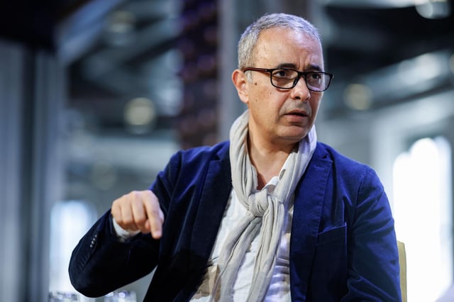 L’écrivain Kamel Daoud, visé ce mercredi 7 mai 2025 par deux mandats d’arrêts internationaux émis par Alger, ici le 26 mars 2025.