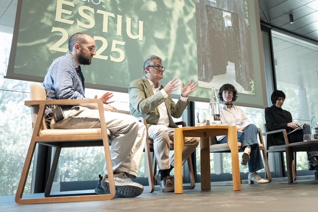 El director artístico del Festival de Peralada, Oriol Aguilà (segundo por la izquierda), durante la presentación de su 39 edición, este 7 de mayo.