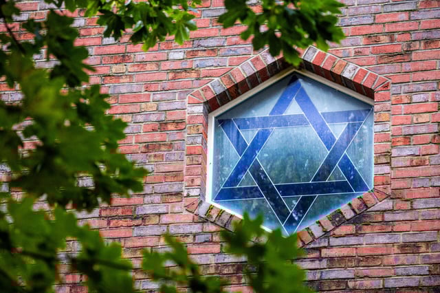 Synagoge in Schwerin: Auch die Gotteshäuser würden verstärkt angegriffen, so die Initiative „J7“.