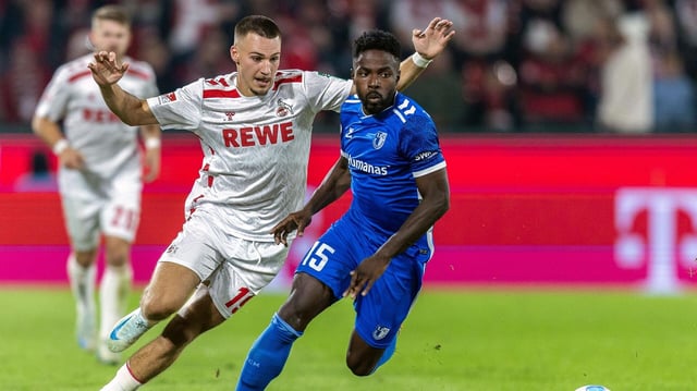 Tim Lemperle, Köln, links und Daniel Heber, Magdeburg, rechts, in Aktion.