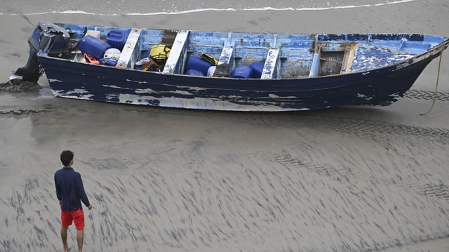 El bote recuperado en la playa Torrey Pines en San Diego, California, el 5 de mayo del 2025. (AP foto/Denis Poroy)