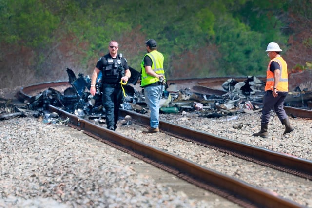 A small plane crashed on the railroad tracks beneath the overpass at Glades Road and Military Trail near Interstate 95 in Boca Raton on Friday, April 11, 2025. (Mike Stocker / South Florida Sun Sentinel)