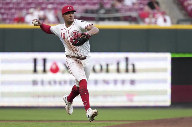 Cincinnati Reds' Noelvi Marte throws to first base for an out in the sixth inning of a baseball game against the St. Louis Cardinals. Monday, April 28, 2025, in Cincinnati. (AP Photo/Kareem Elgazzar)