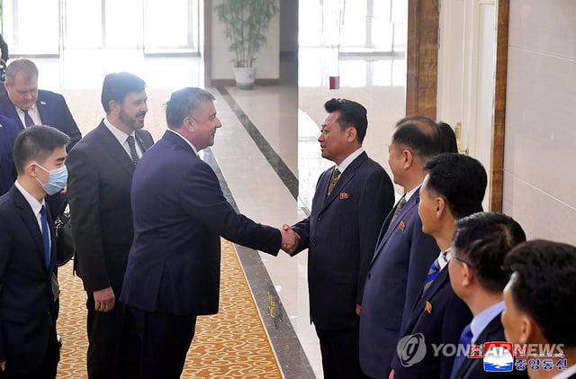 A government delegation from Belarus, led by Deputy Prime Minister Yuri Shuleiko (3rd from L), arrives in Pyongyang on May 6, 2025, to attend the third meeting of the intergovernmental joint committee for trade and economic cooperation between the two countries, in this photo carried by North Korea's official Korean Central News Agency. (For Use Only in the Republic of Korea. No Redistribution) (Yonhap)