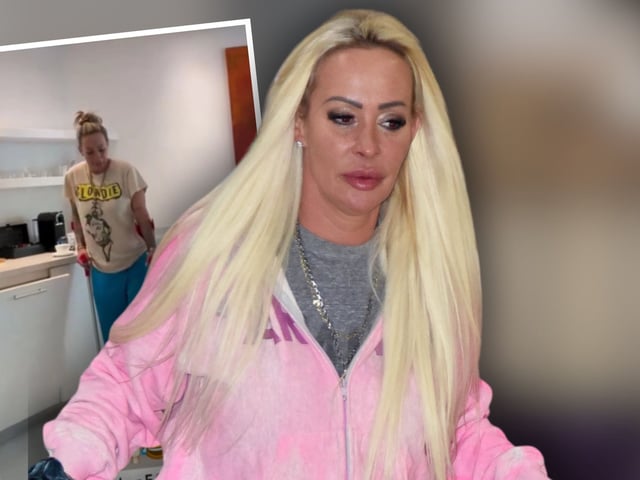 Cora Schumacher zeigt sich nach Klinikaufenthalt und Unfall jetzt auf Krücken,