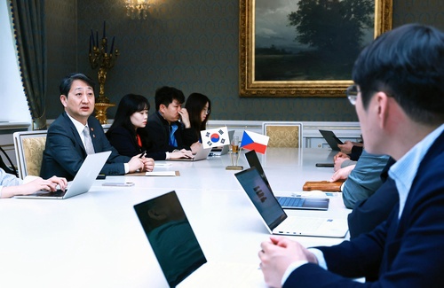 Industry Minister Ahn Duk-geun (L) speaks to reporters in Prague on May 7, 2025, in this photo provided by his office. (PHOTO NOT FOR SALE) (Yonhap)