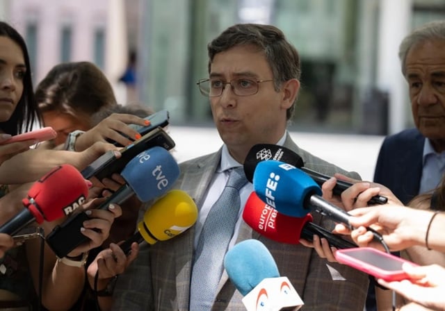 El letrado de Abogados Cristianos, que representa al padre de la joven que solicitó la eutanasia, ante los juzgados de Barcelona, el pasado agosto