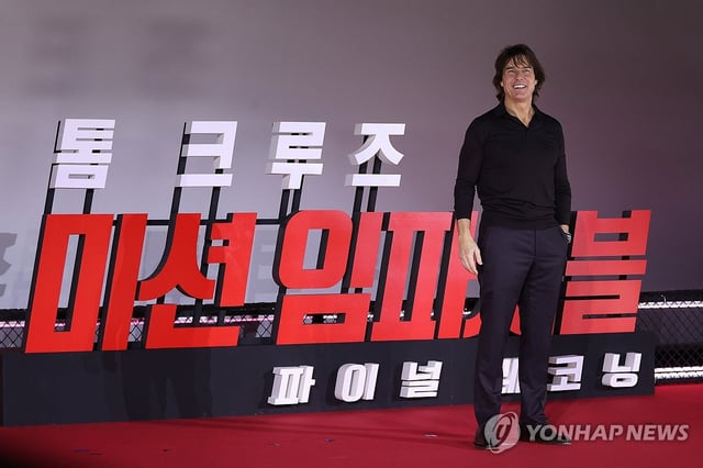 Tom Cruise poses for photos during a press conference for "Mission: Impossible -- The Final Reckoning" in Seoul on May 8, 2025. (Yonhap)  