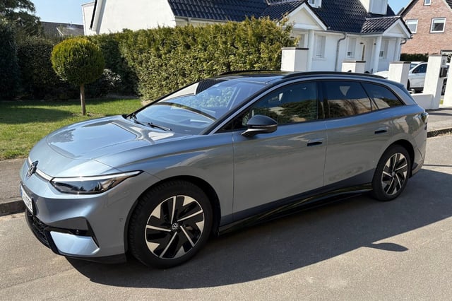 VW ID.7 weiterhin an der Spitze der Elektroauto-Neuzulassungen
