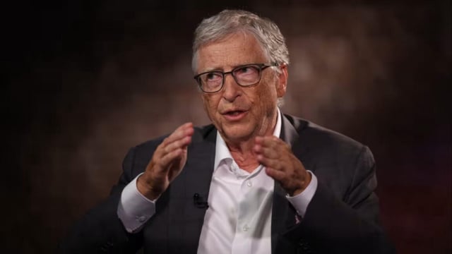 picture of Bill Gates talking