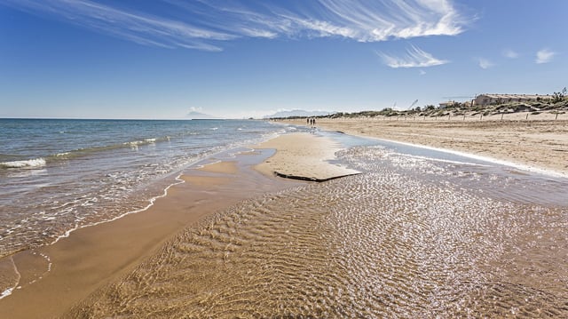 La playa de Oliva ha obtenido cuatro banderas, perdiendo la de Rabdells este año