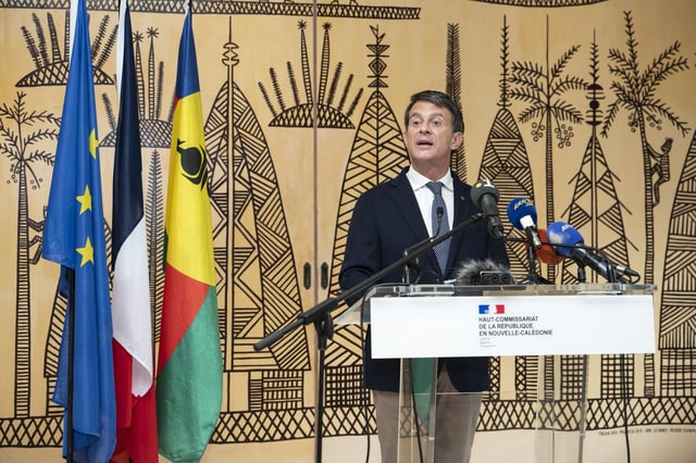 Le Ministre des Outre-mer Manuel Valls lors de son annonce de l’échec des négociations entre indépendantistes et non-indépendantistes sur l’avenir institutionnel de La Nouvelle-Calédonie. Nouméa, 8 mai 2025.