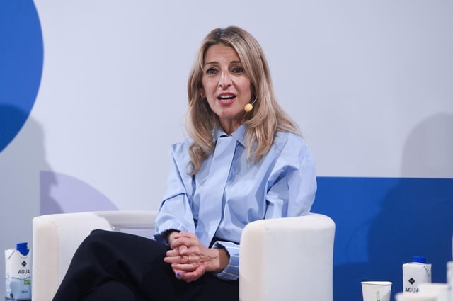 La ministra de Trabajo y Economía Social, Yolanda Díaz, presenta la conformación de la Comisión Internacional de personas expertas en Responsabilidad Social de las Empresas (RSE), en el Palacio de Zurbano, a 22 de abril de 2025, en Madrid (España).
