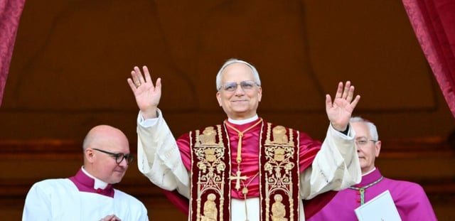 L'Américain Robert Francis Prevost, 69 ans, est devenu jeudi le premier pape venant des Etats-Unis de l'Histoire, sous le nom de Léon XIV, et est apparu face à une foule en liesse place Saint-Pierre au Vatican le 8 mai 2025