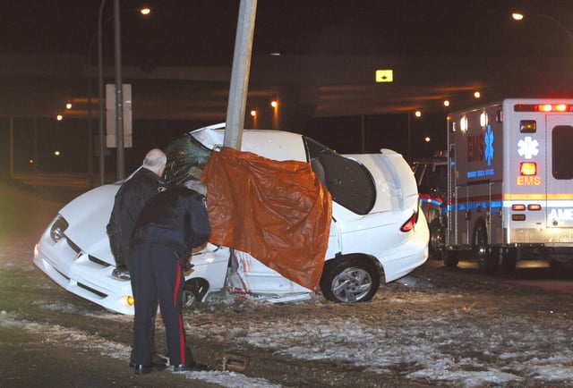 Police and paramedics tend to a deadly car accident. (Photo by Jack Dagley Photography on Shutterstock)
