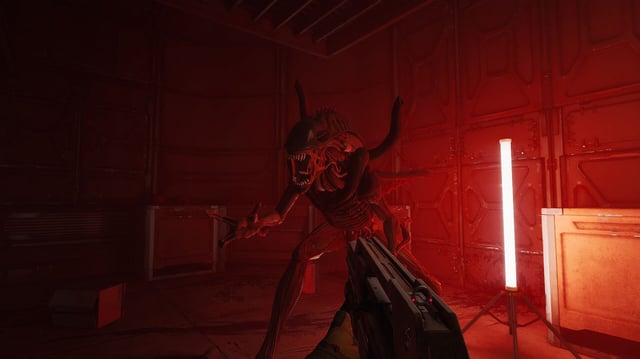 Alien: Rogue Incursion Evolved Edition - about to blast a xeno with a shotgun