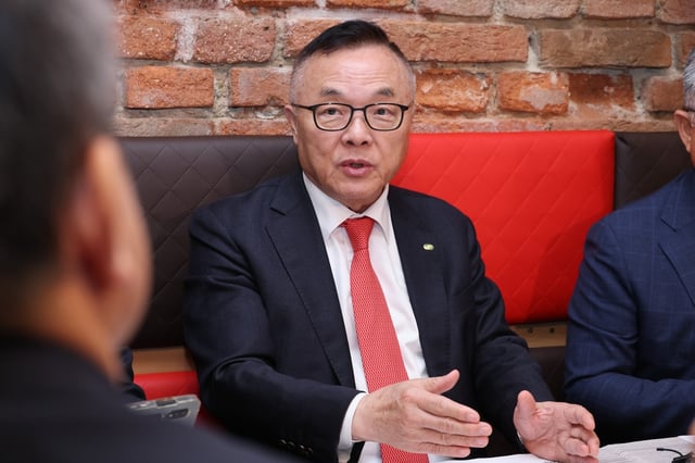 Whang Joo-ho, president and CEO of South Korea's state-run Korea Hydro & Nuclear Power Co. (KHNP), speaks to reporters in Prague on May 8, 2025. (Pool photo) (Yonhap) 
