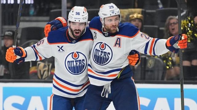 Leon Draisaitl (r.) schoss die Oilers zum zweiten Sieg in Las Vegas.