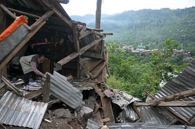 Ein bei pakistanischem Beschuss zerstörtes Haus in Uri, einer Kleinstadt im indisch kontrollierten Jammu und Kaschmir