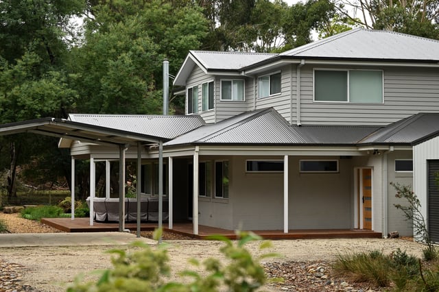 The exterior of the Leongatha home where Erin Patterson allegedly served up four death cap mushroom-laced beef wellingtons in July 2023, in Leongatha, Victoria, Monday, April 28, 2025. (AAP Image/James Ross) NO ARCHIVING