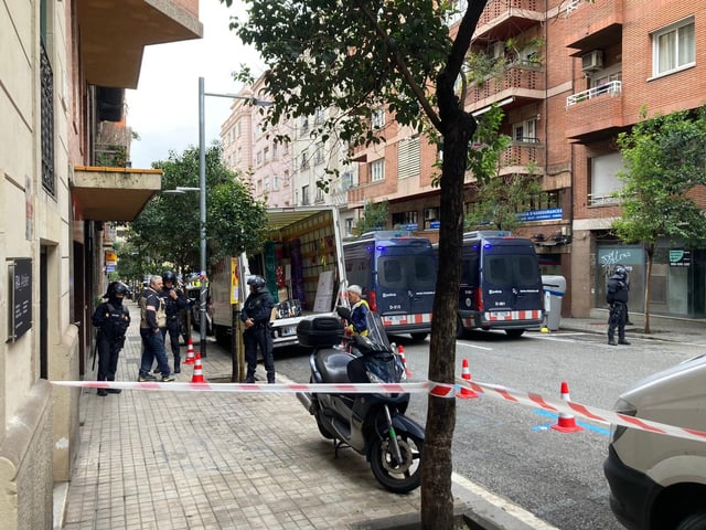 Dispositivo de Mossos para desalojar un bloque recién ocupado en Vallcarca